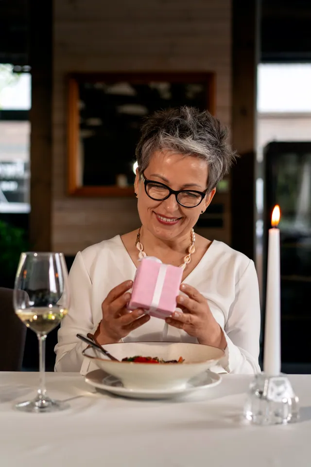 Mulher em um restaurante